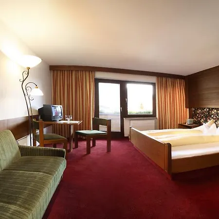 Sportpension Christina By Piaunddirk Guest house Fuegen